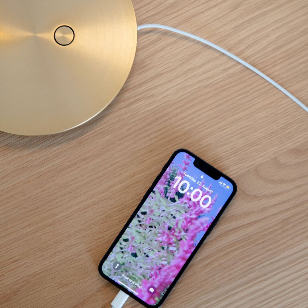 Tischleuchte LED Omni von Umage