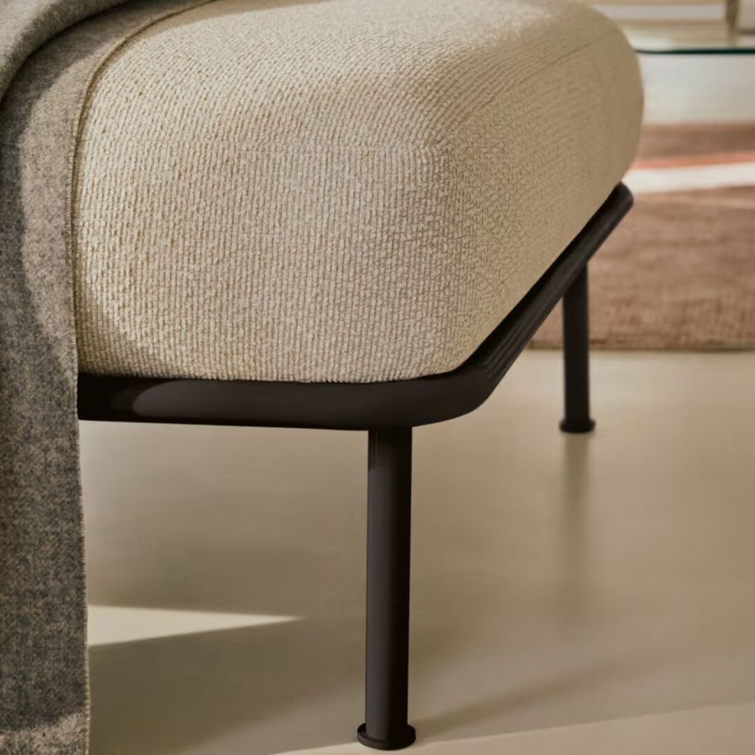 Kave_Home_Fussablage_Aurum_Lifestyle