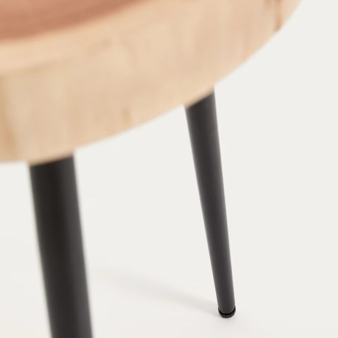 Kave_Home_Beistelltisch_Tanive_gebleichtem_Finish_Schwarz_Stahlbeinen_Details