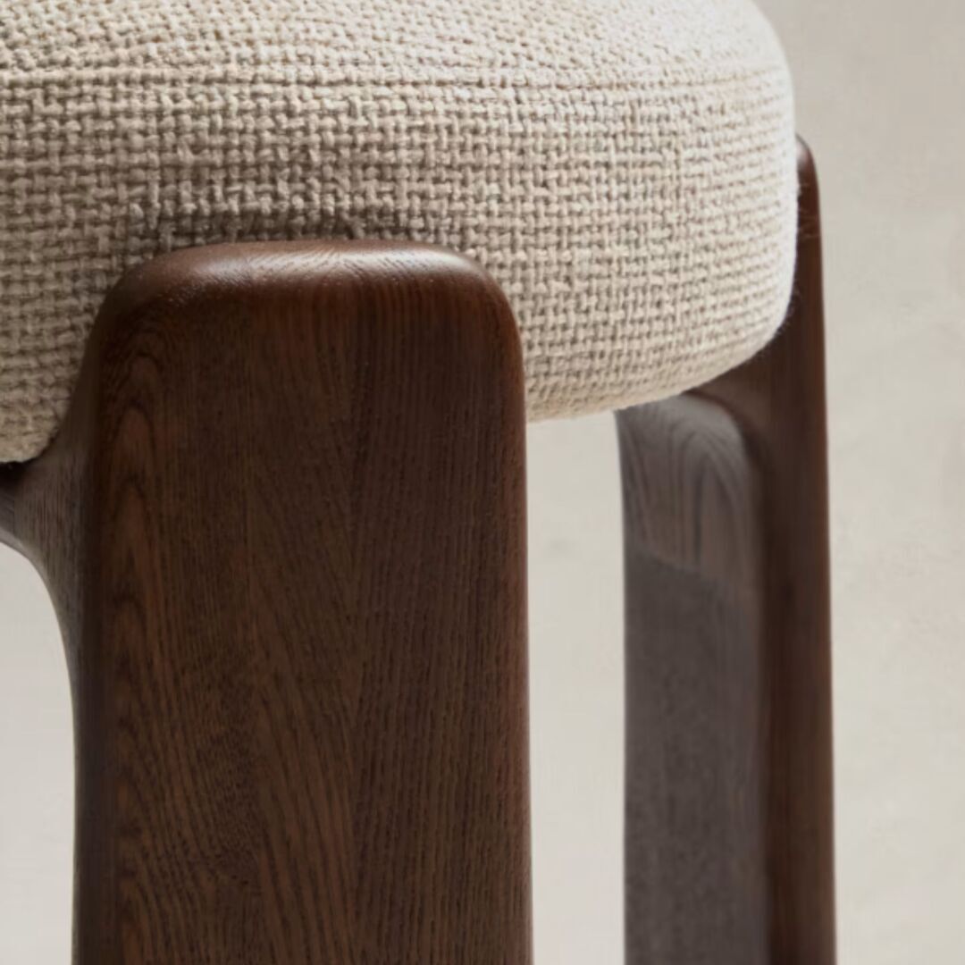 Kave_Home_Hocker_Granite_Beige_Dunkelbraun_Details