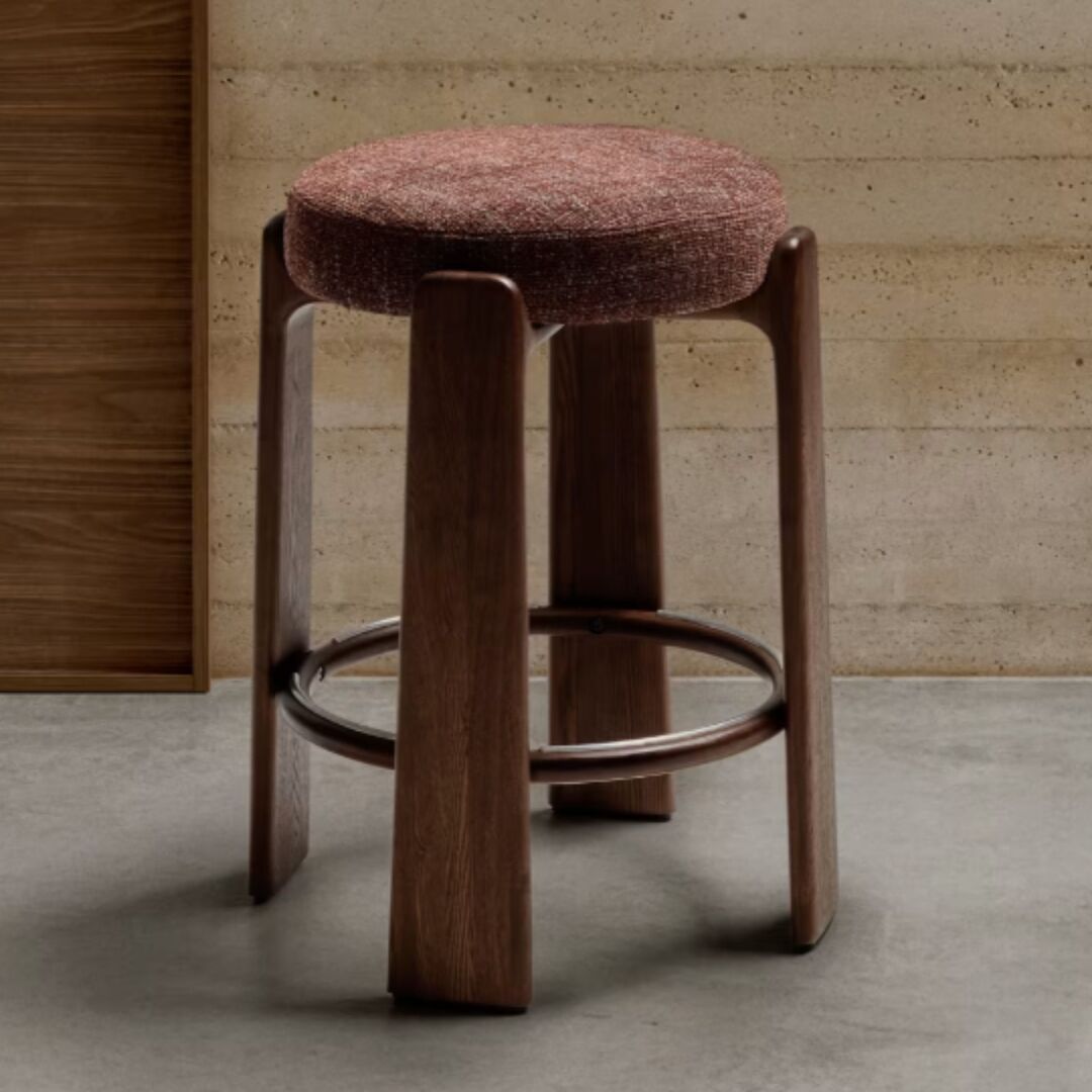 Kave_Home_Hocker_Granite_Braun_Dunkelbraun_65_Lifestyle