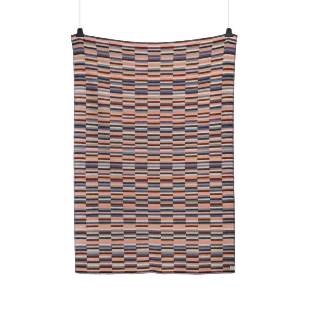 Røros Tweed Lammwolldecke Ida 135 x 200 cm von Røros Tweed Rosa Blue