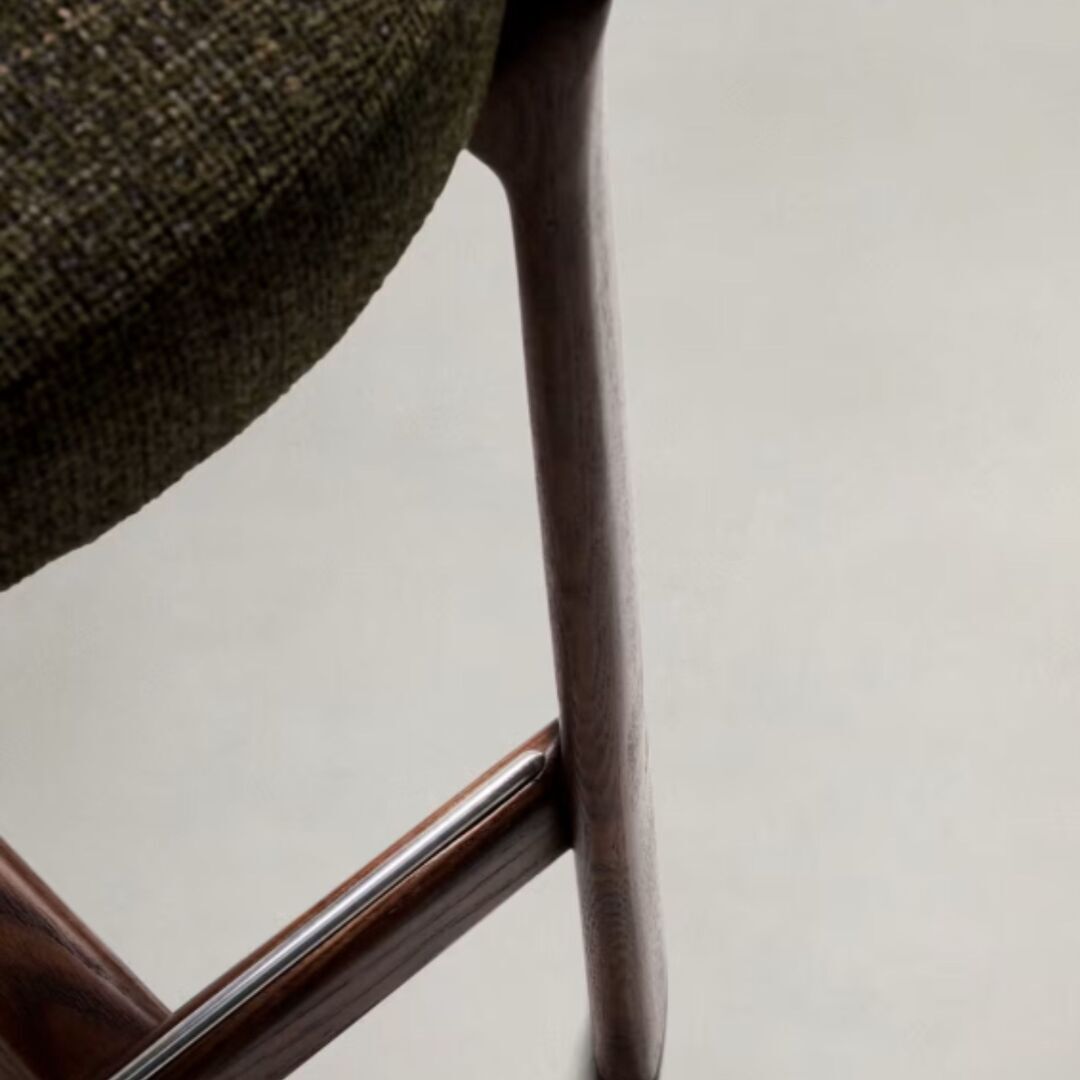 Kave_Home_Hocker_Granite_aus_Chenille_Dunkelbraun_Grun_Details