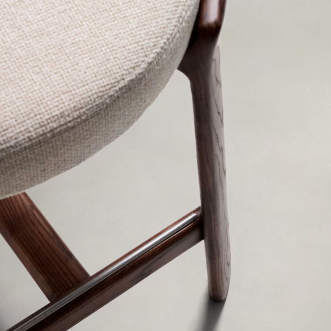 Kave_Home_Hocker_Granite_aus_Chenille_Dunkelbraun_Beige_Details