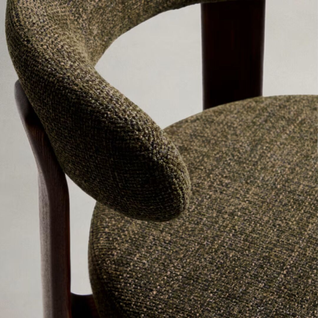 Kave_Home_Hocker_Granite_aus_Chenille_Dunkelbraun_Grun_Details