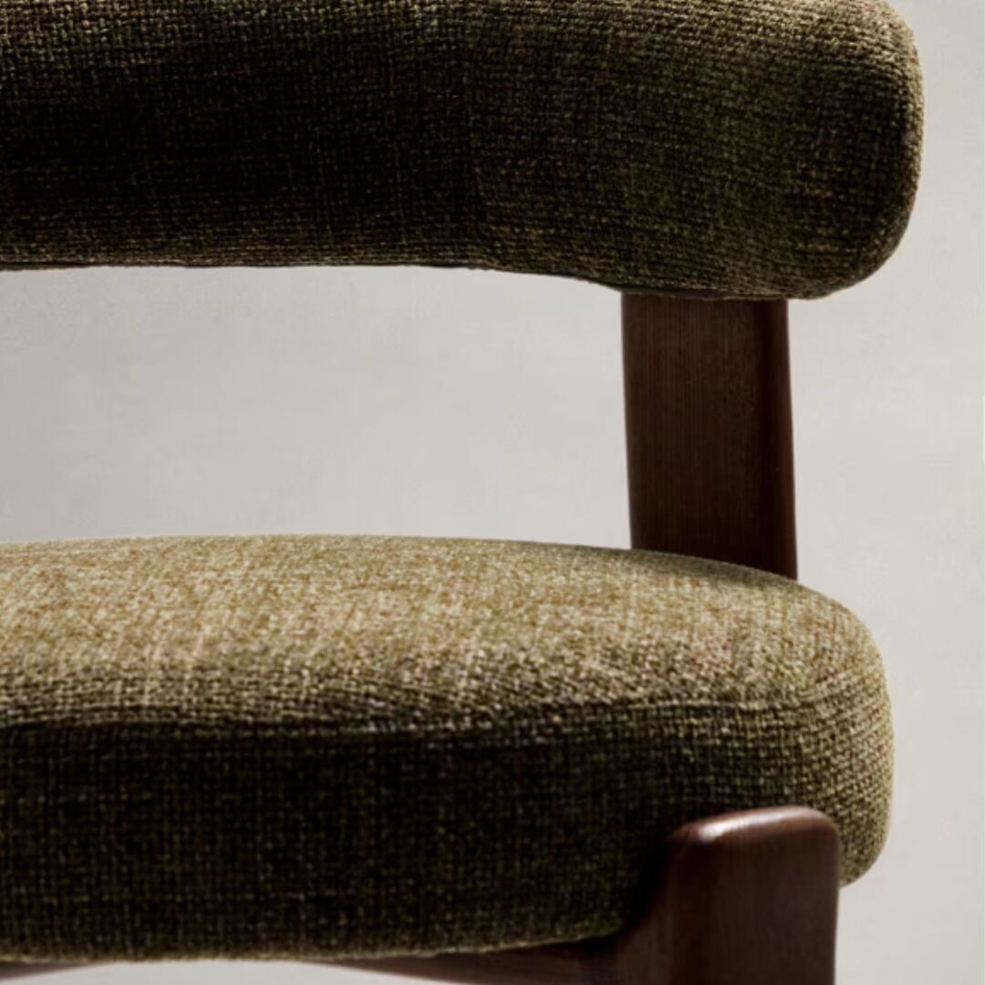Kave_Home_Hocker_Granite_aus_Chenille_Dunkelbraun_Grun_Details