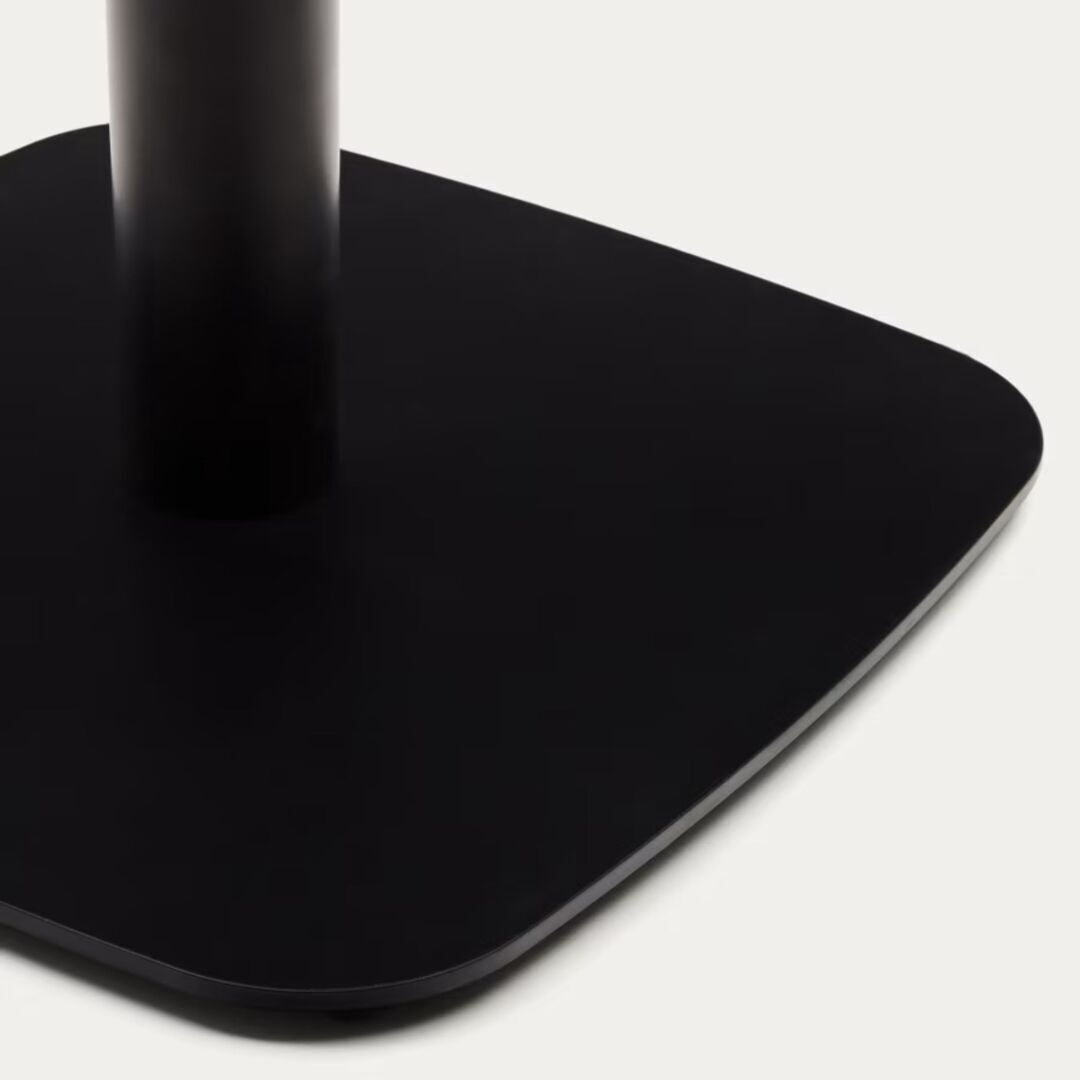 Kave_Home_Hoher_Eckiger_Tisch_Dina_Metallbein_Schwarz_Details_1