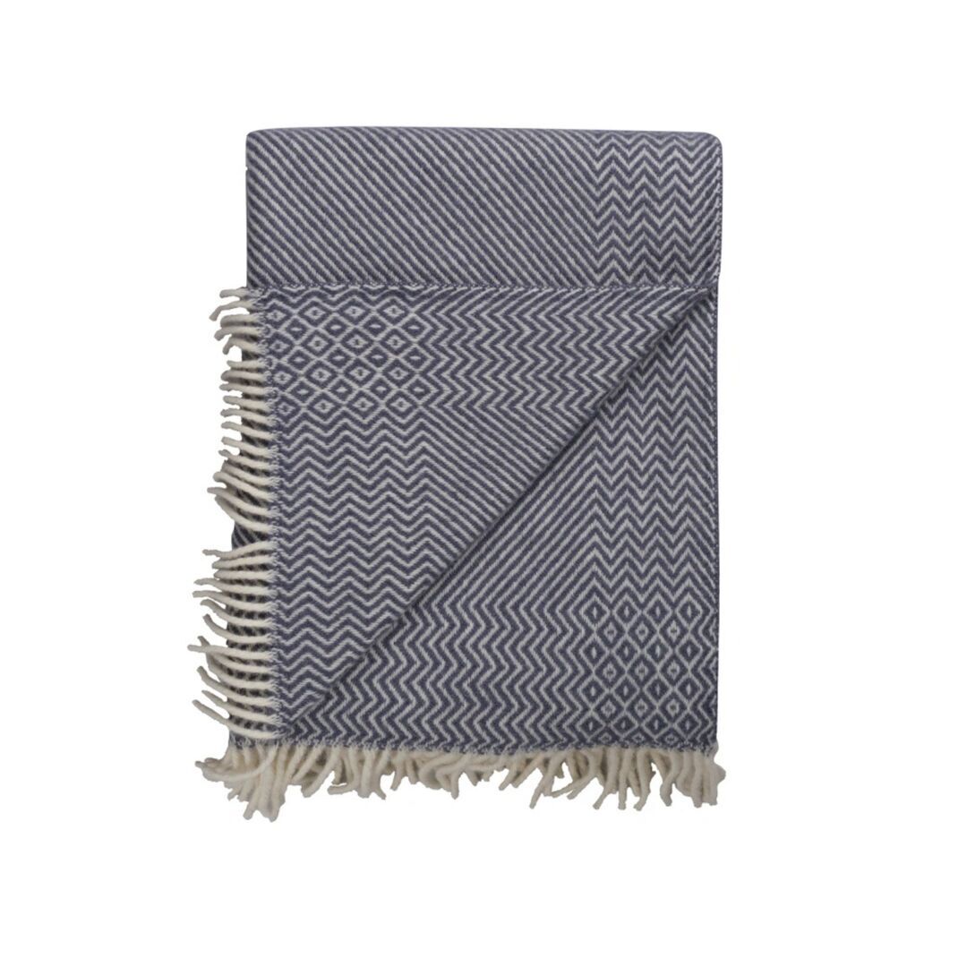 Røros Tweed Lammwolldecke Kattefot 140 x 220 cm von Røros Tweed Mitternachtsblau
