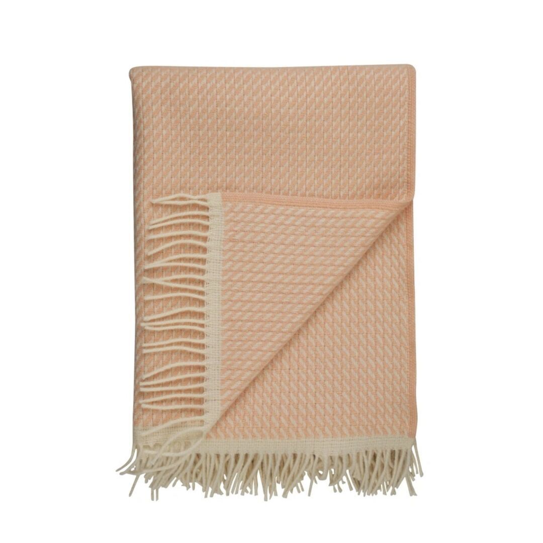 Røros Tweed Lammwolldecke Mello 150 x 210 cm von Røros Tweed Powder pink