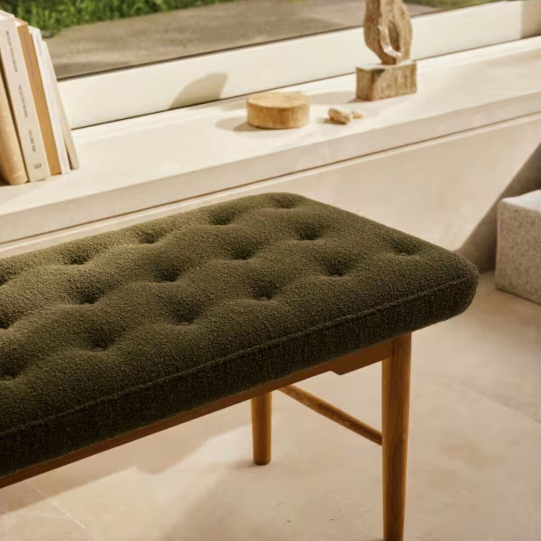 Carl_Hansen_Son_VLA75S_Bench_Eiche_geolt_BUTE_9667_SEAWEED_2_Lifestyle_1