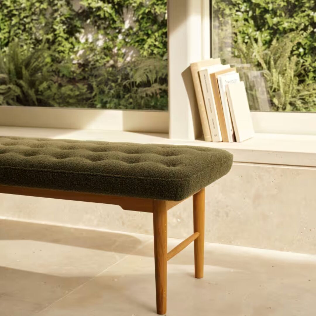 Carl_Hansen_Son_VLA75S_Bench_Eiche_geolt_BUTE_9667_SEAWEED_2_Lifestyle_2