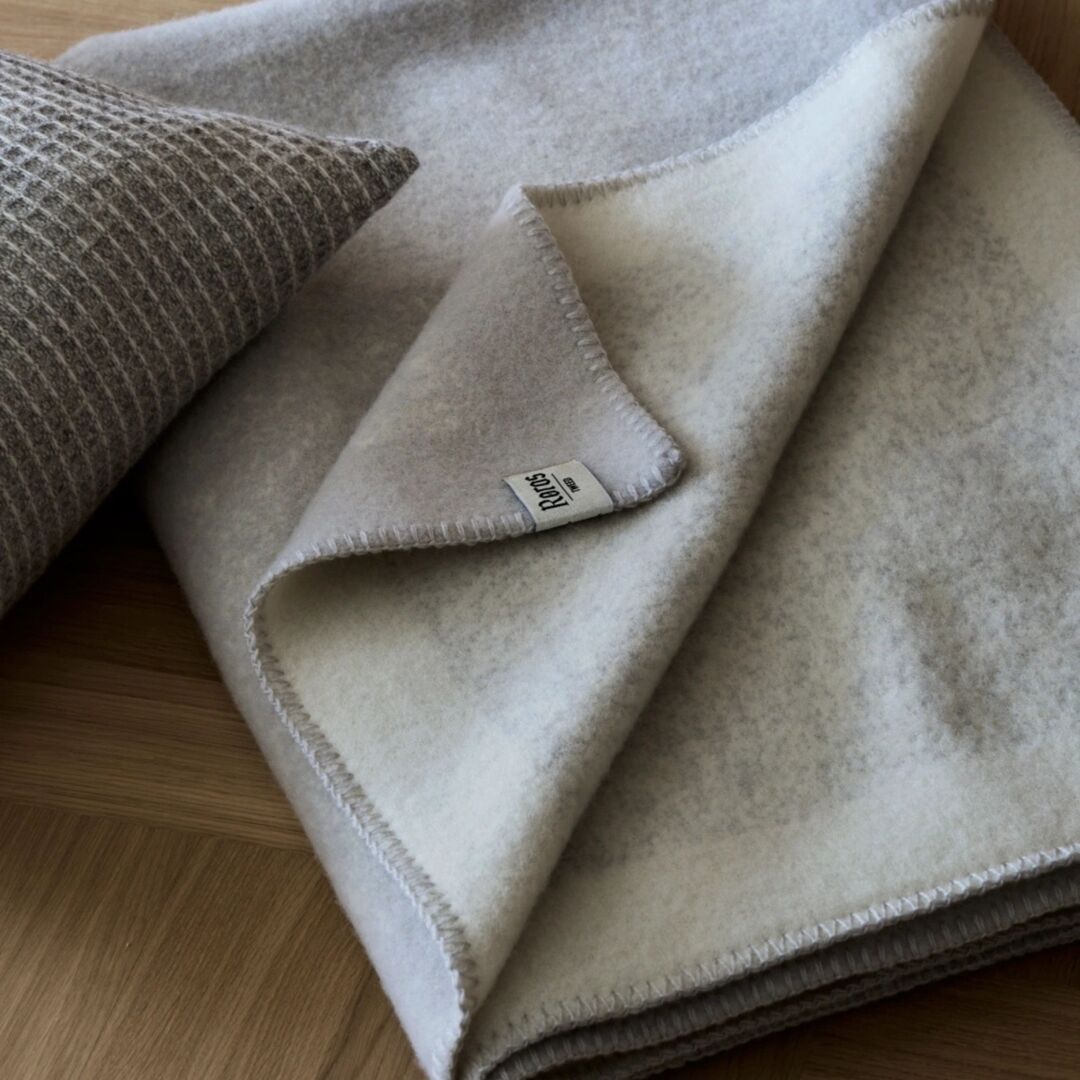 Røros Tweed Lammwolldecke Mineral 135 x 200 cm von Røros Tweed