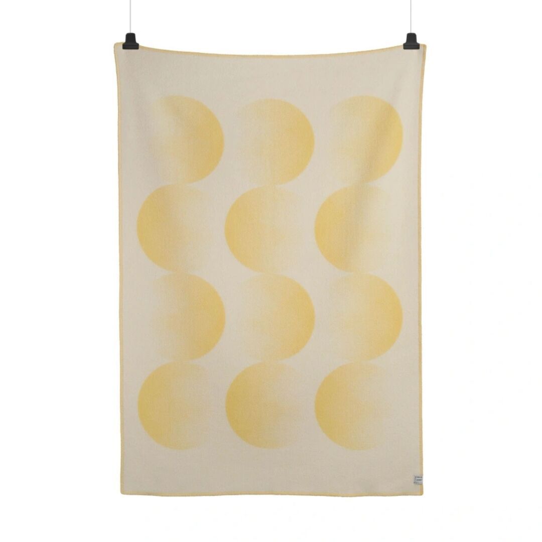 Røros Tweed Lammwolldecke Moon 135 x 200 cm von Røros Tweed Yellow Ray