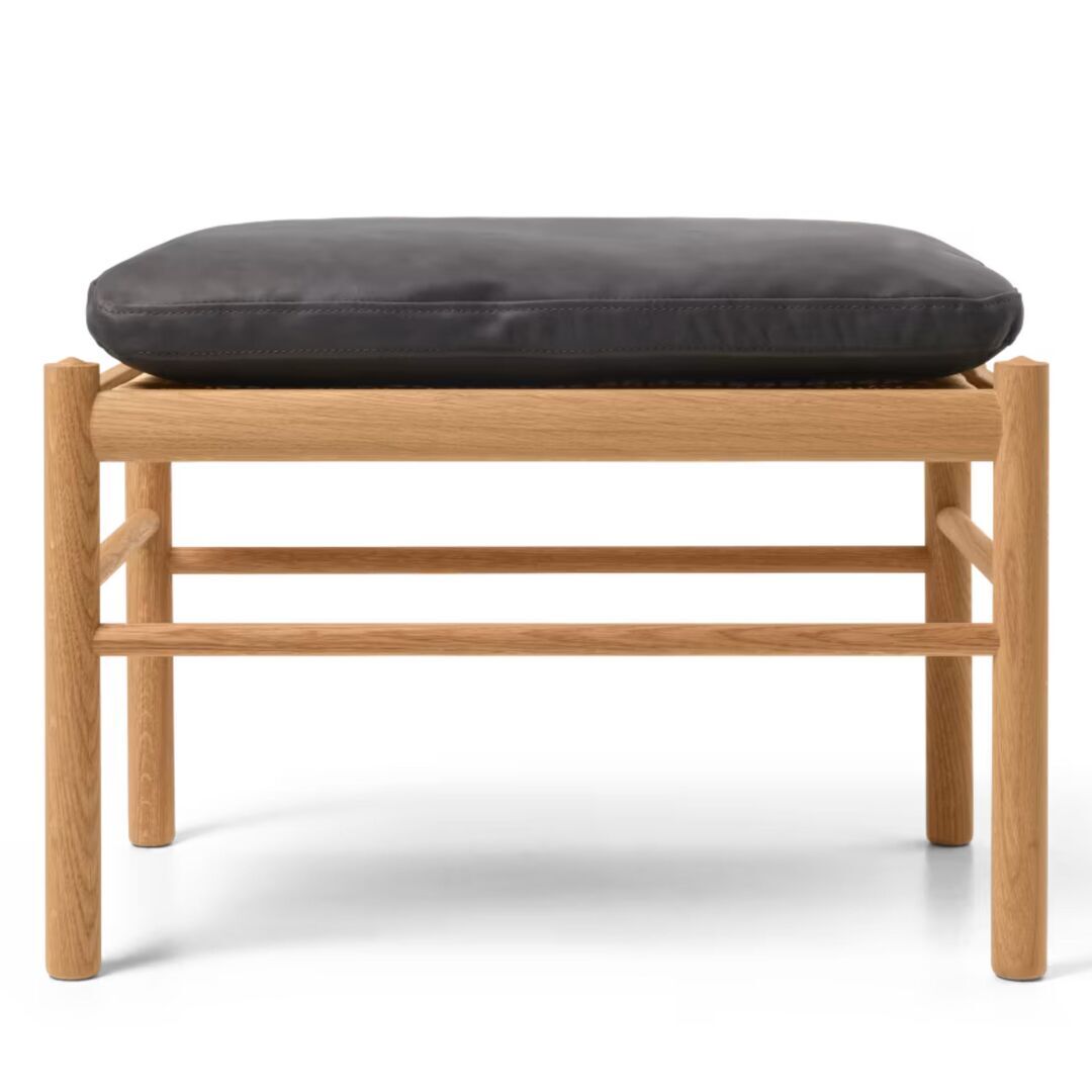 Carl_Hansen_Son_OW149_Footstool_Eiche_geolt_Terra_Leder_Raku