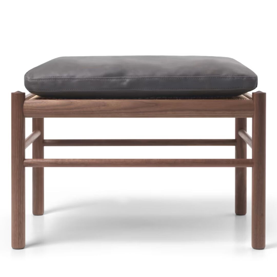 Carl_Hansen_Son_OW149_Footstool_Nussbaum_Terra_Leder_Raku