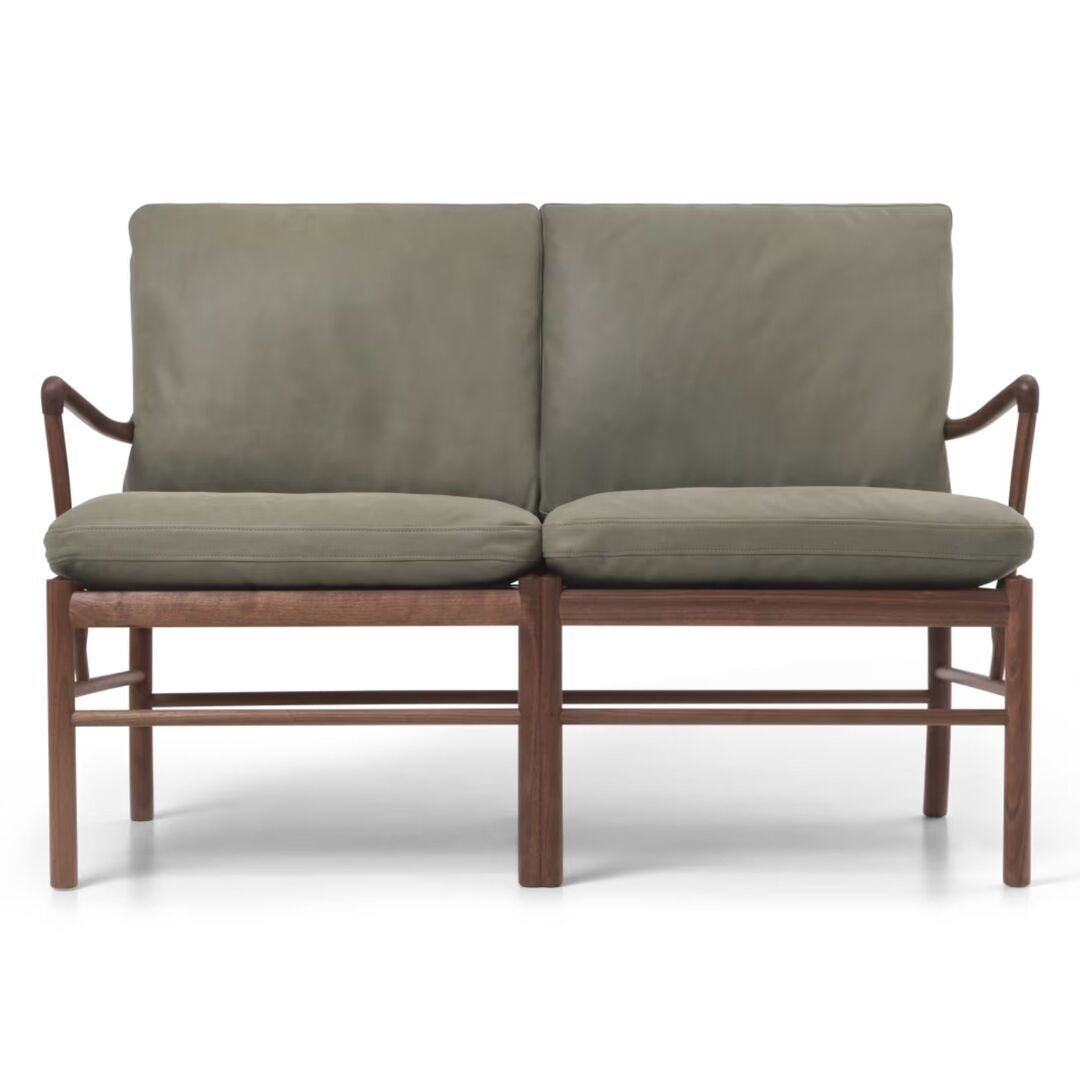 Carl Hansen & Søn OW149-2 Sofa von Carl Hansen & Son Terra Jade 20368, Walnuss geölt