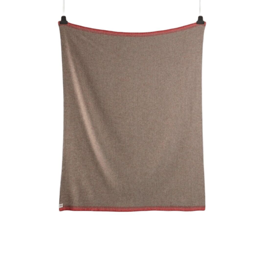 Røros Tweed Lammwolldecke Una 150 x 200 cm von Røros Tweed Grün/Rot