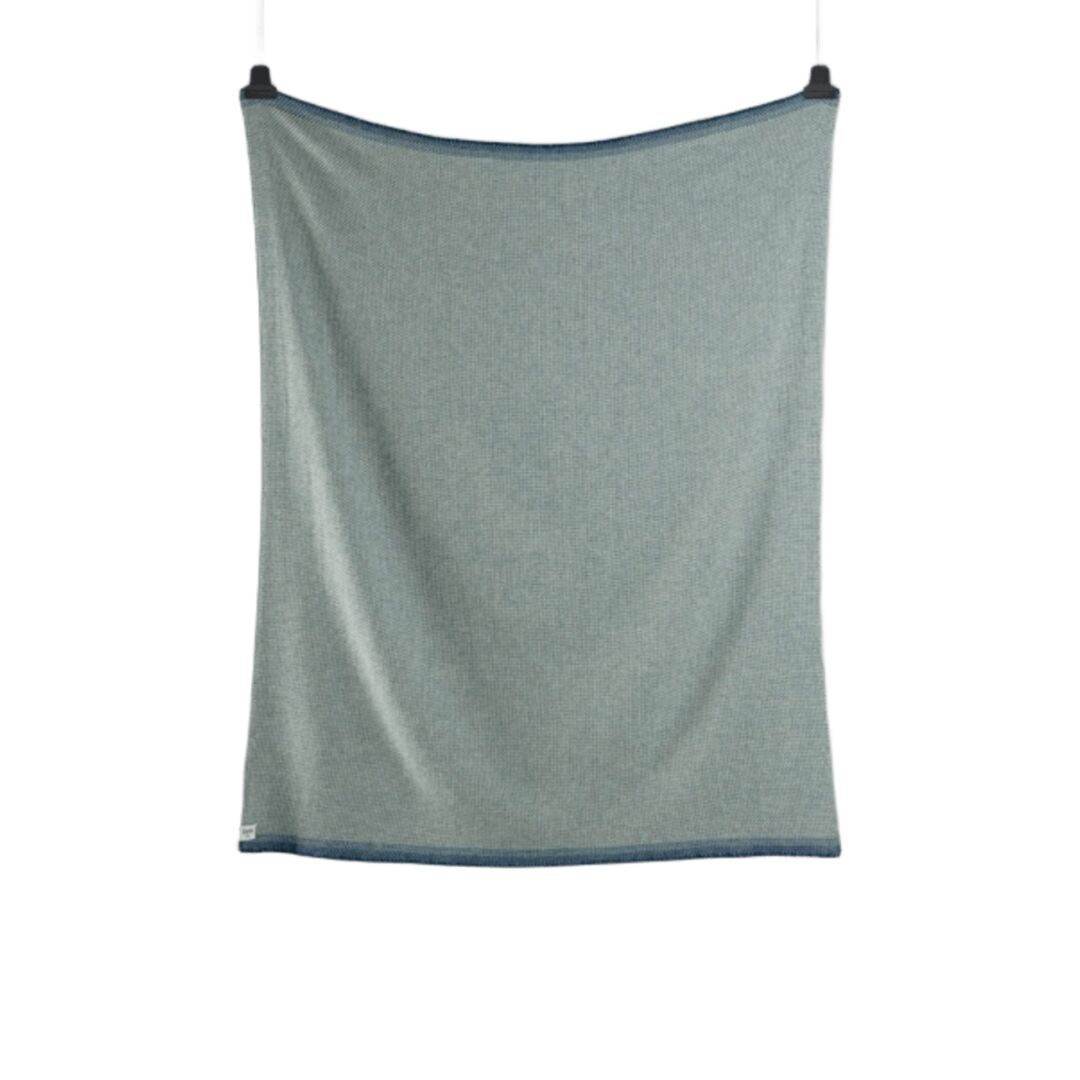 Røros Tweed Lammwolldecke Una 150 x 200 cm von Røros Tweed Blau