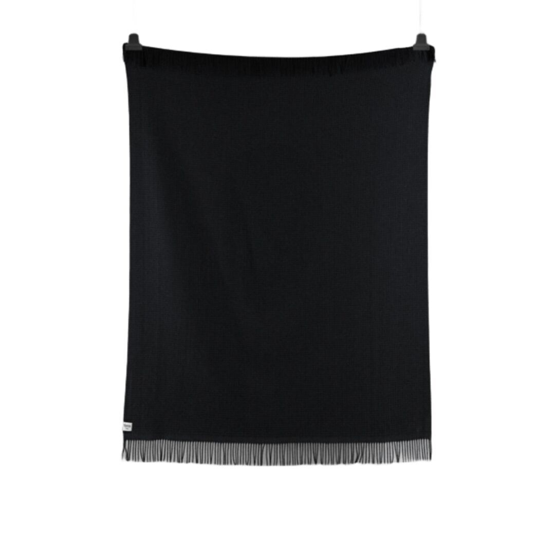 Røros Tweed Lammwolldecke Vega 150 x 210 cm von Røros Tweed Schwarz