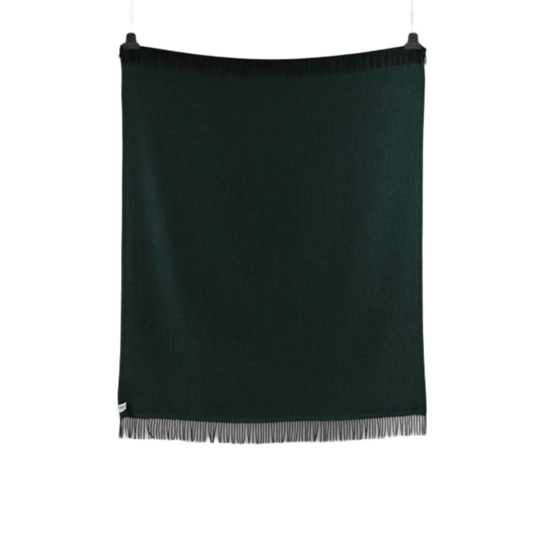 Røros Tweed Lammwolldecke Vega 150 x 210 cm von Røros Tweed Dunkelgrün