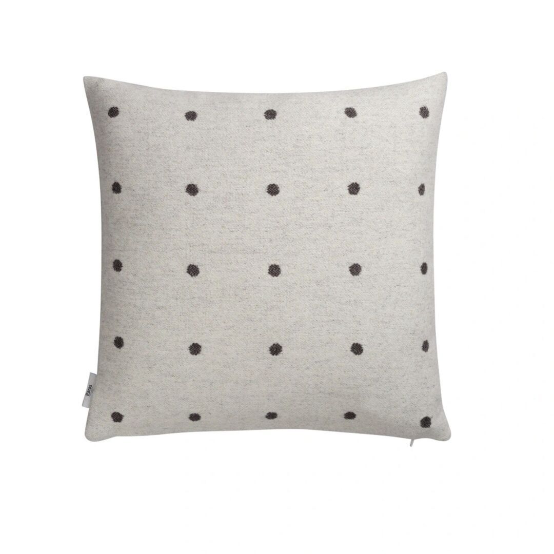 Røros Tweed Lammwollkissen Pastille 50 x 50 cm von Røros Tweed Black and White