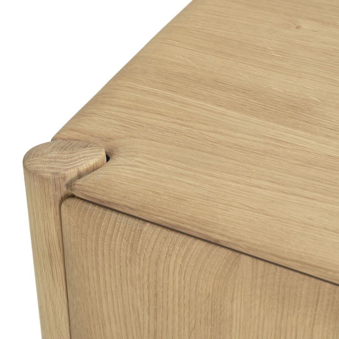 Ethnicraft_51346_PI_Schrank_2_turen_1_Regal_Eiche