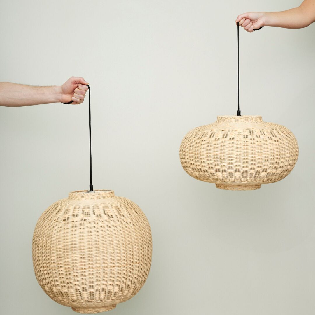 Hübsch  Hübsch Chand - Pendelleuchte  Round, Schwarz\Naturfarben