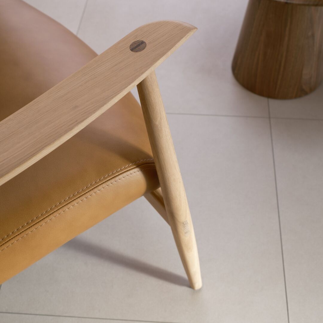 Gazzda_Aska_Lounge_chair_Dakar_Leder_Natur_341101_Lifestyle_2