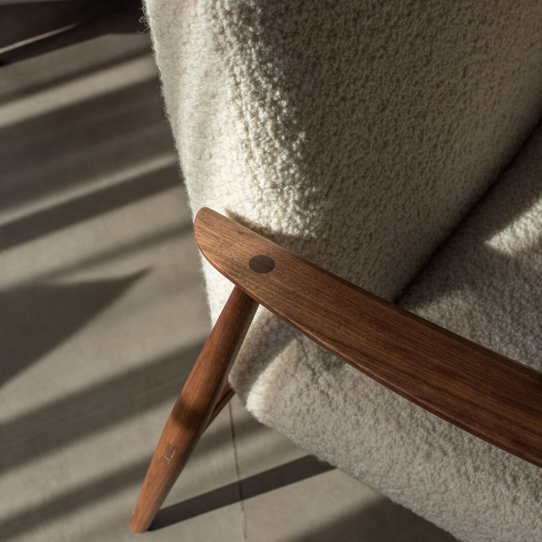 Gazzda_Aska_Lounge_chair_Nimbus_Col006_Nussbaum_geolt_Lifestyle