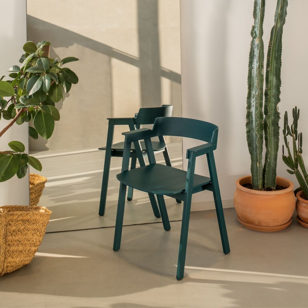 Gazzda_Flip_Stuhl_Lackeierte_Eichenholz_Ral6004_Green_Lifestyle