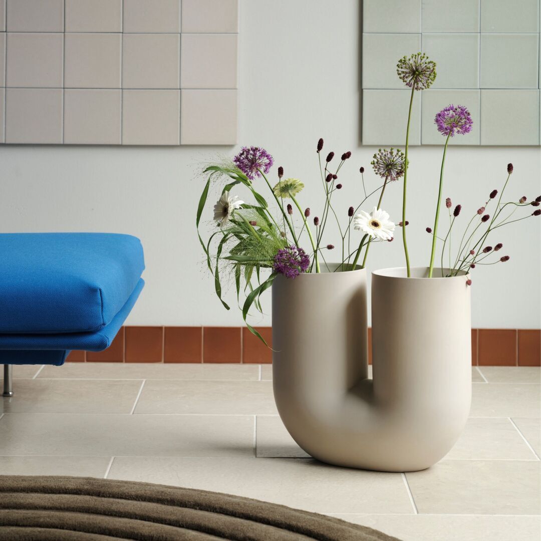Muuto Vase Kink H 39 cm von Muuto Sand