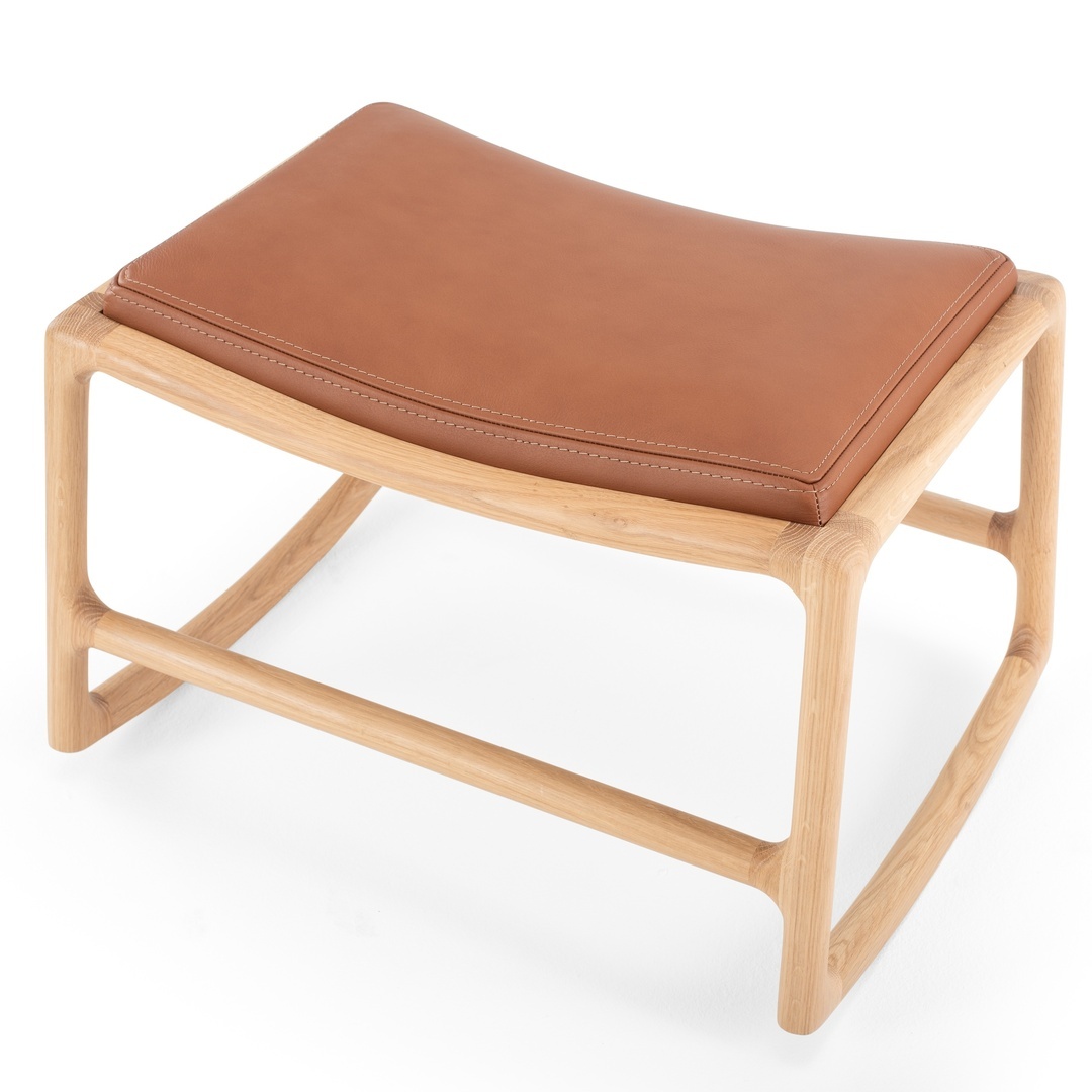 Gazzda_dedo-footstool-oak-white-1015-dakar-leather-whisky-2732-00-1