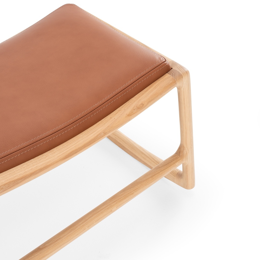 Gazzda_dedo-footstool-oak-white-1015-dakar-leather-whisky-2732-00-1