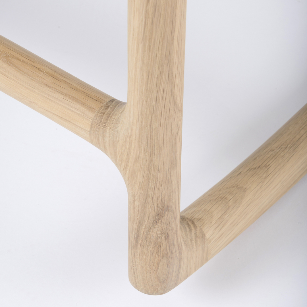 Gazzda_dedo-footstool-oak-white-1015-dakar-leather-whisky-2732-00-1