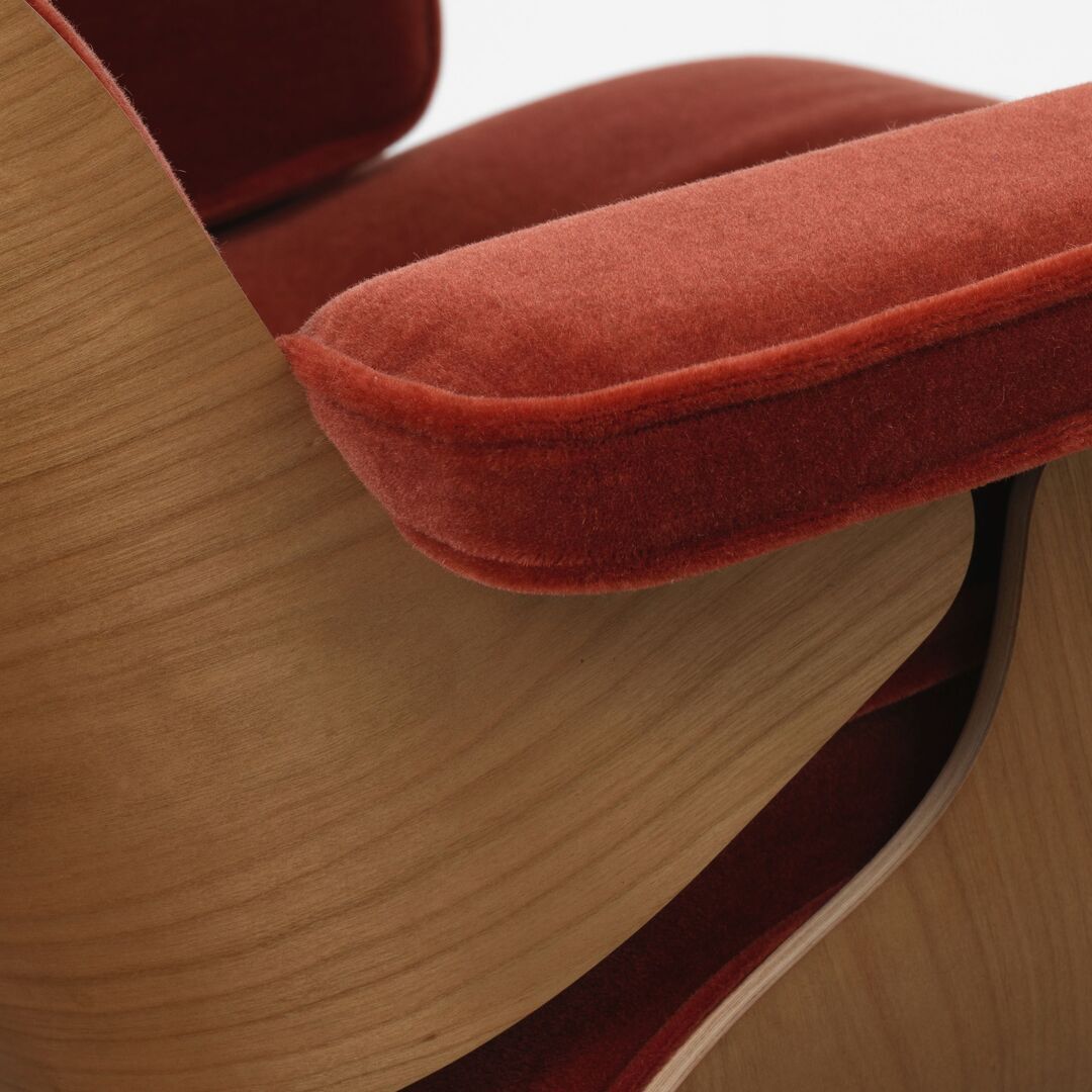 Vitra Lounge Chair & Ottoman / neues Furnier / Stoff / Filzgleiter für harte Boden Santos Palisander 05, Brandy 07 - Calma, Aluminium poliert 03, Klassische Masse