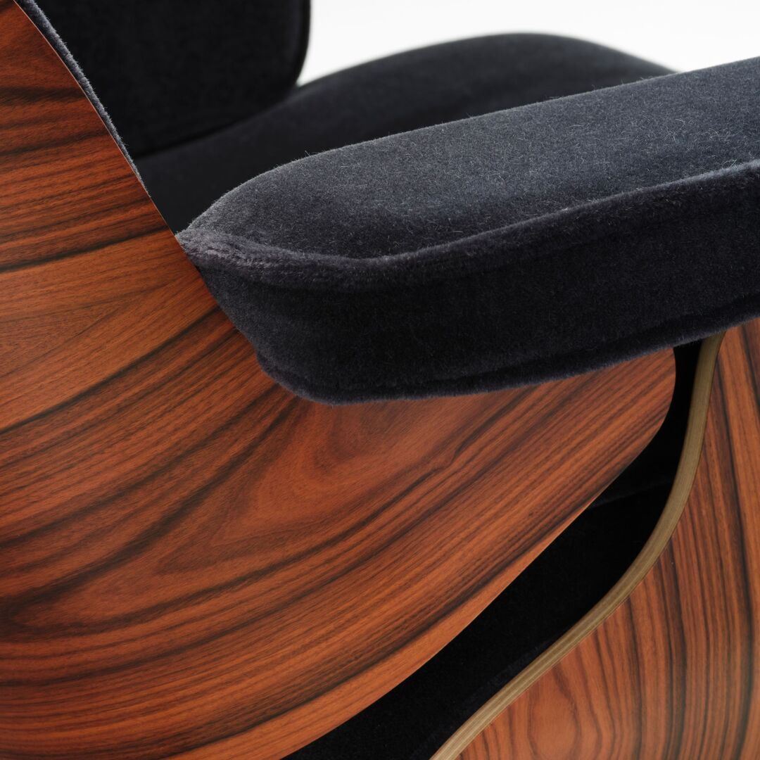 Vitra Lounge Chair & Ottoman / neues Furnier / Stoff / Filzgleiter für harte Boden Santos Palisander 05, Dark Anthracite 08 - Calma, Aluminium poliert 03, Klassische Masse