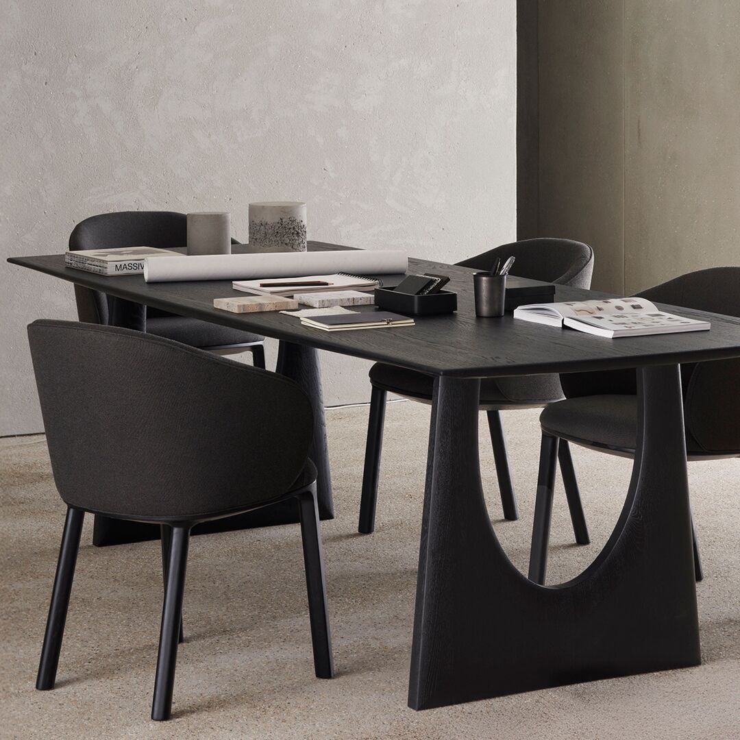 Ethnicraft_Unda_dining_chair_varnished_oak_Black_Charcoal_50696_Lifestyle