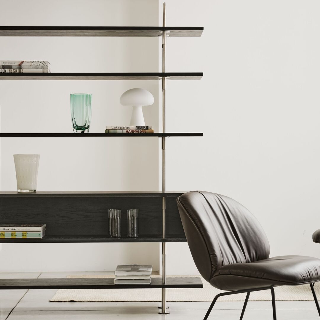 Gubi Regalsystem Keen 160 mit Regalböden von Gubi 