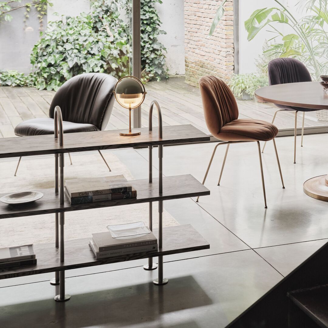 Gubi Regalsystem Keen 160 mit Regalböden von Gubi Gubi Regalsystem Keen 160 mit Regalböden von Gubi 