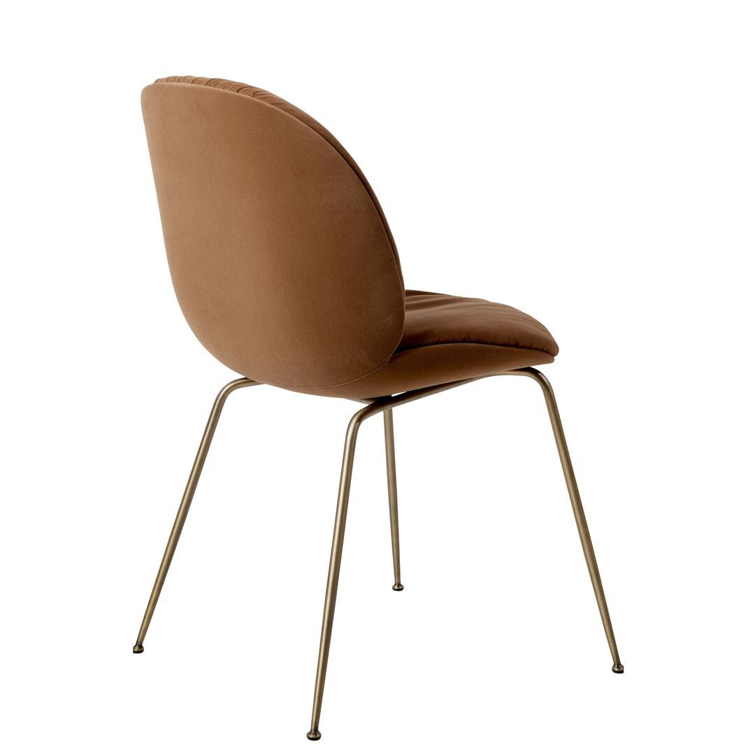 Gubi Polsterstuhl Beetle Soft von Gubi 112 - Dedar Sunday , Antikes Messing