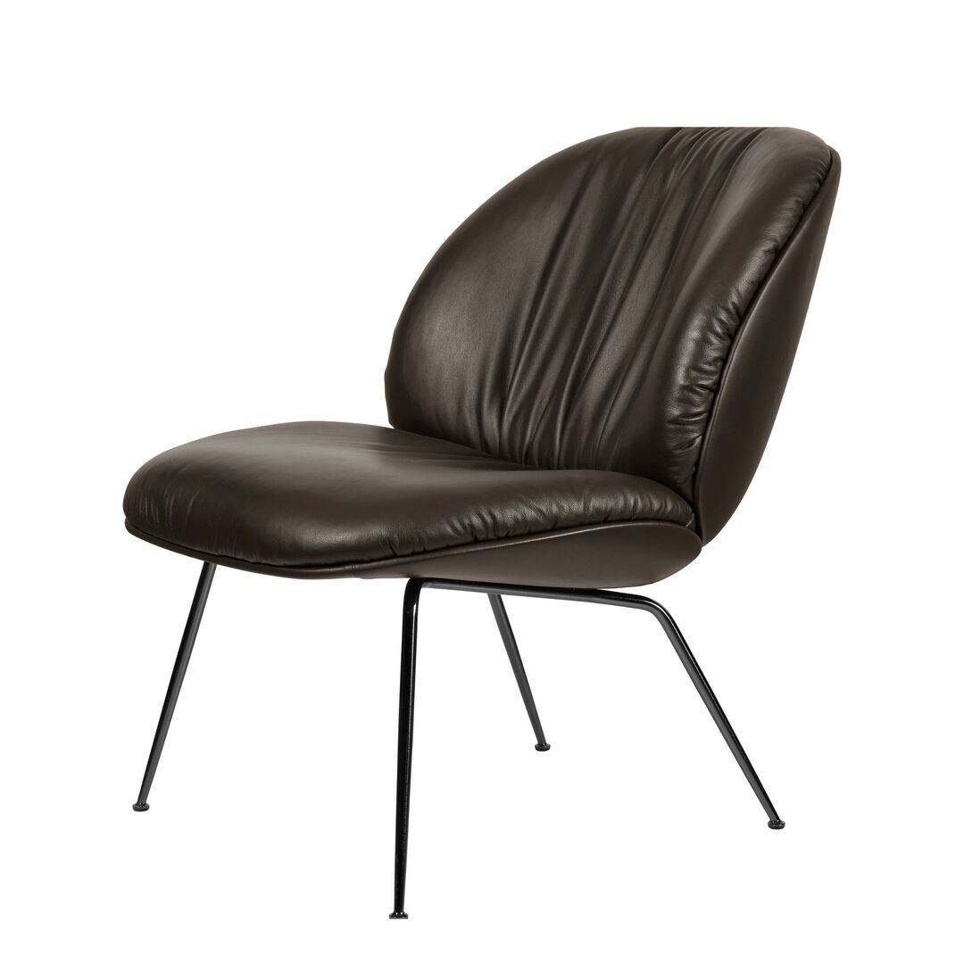 Gubi Lounge Sessel mit Vollpolsterung Beetle Soft von Gubi Coffee - GUBI Smooth Leder