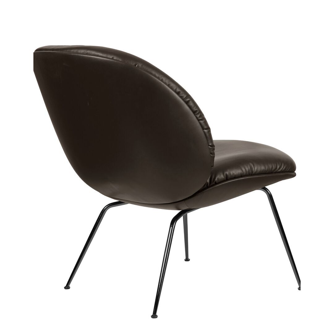 Gubi Lounge Sessel mit Vollpolsterung Beetle Soft von Gubi Coffee - GUBI Smooth Leder
