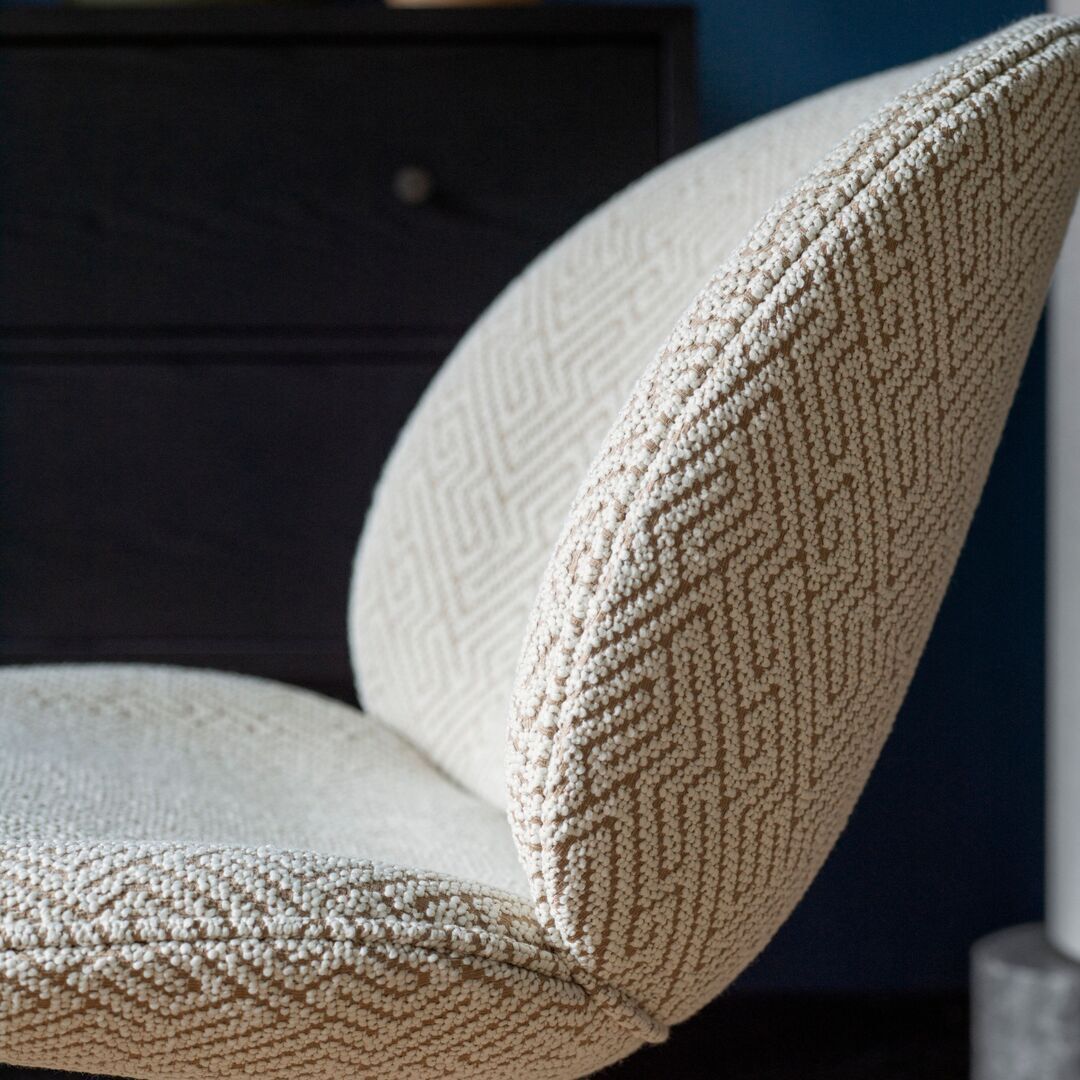 Gubi Lounge Sessel mit Vollpolsterung Beetle Soft von Gubi