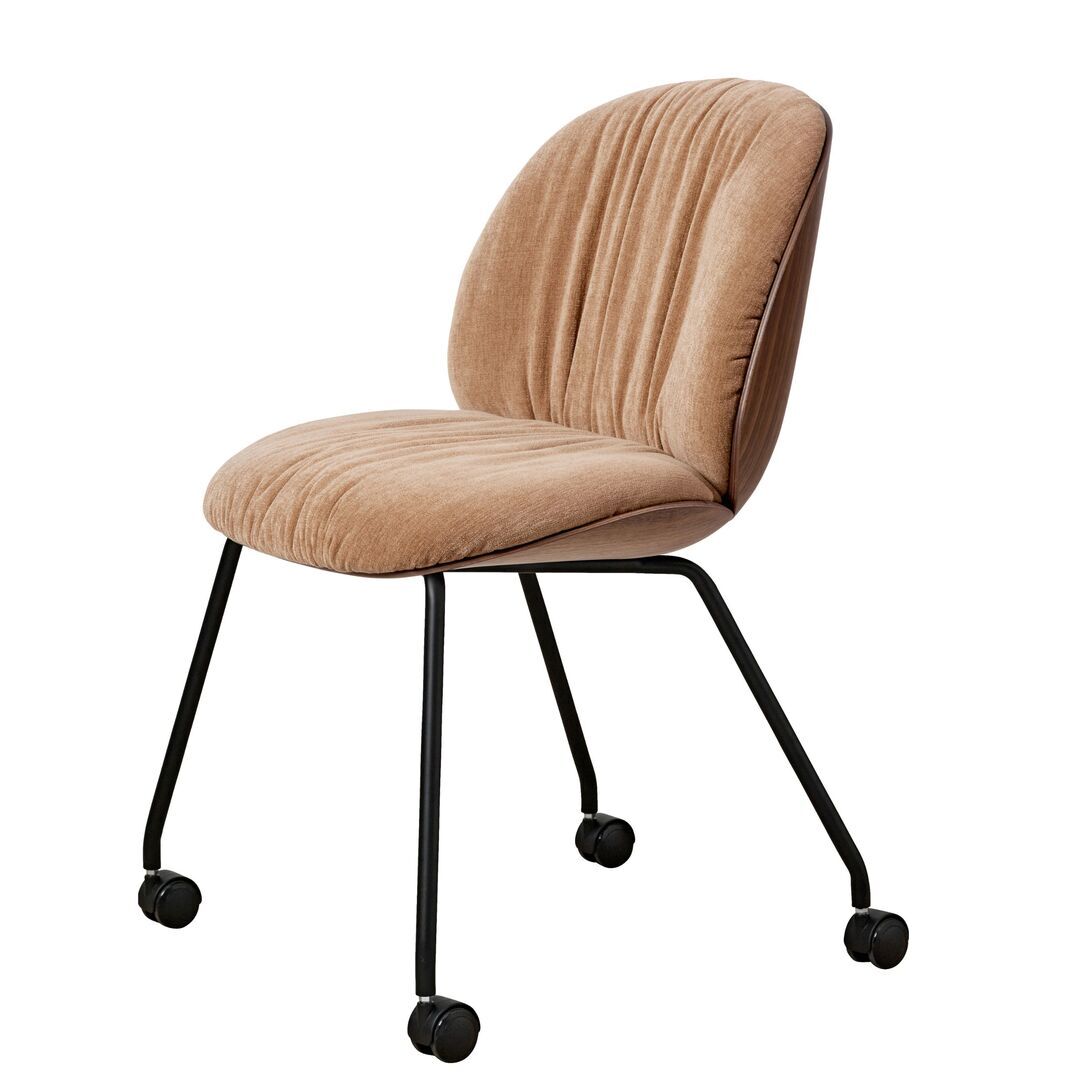 Gubi Meeting Stuhl mit Frontpolsterung Beetle Soft von Gubi 4 Legs with Castors, 132 - Dedar Belsuede Special