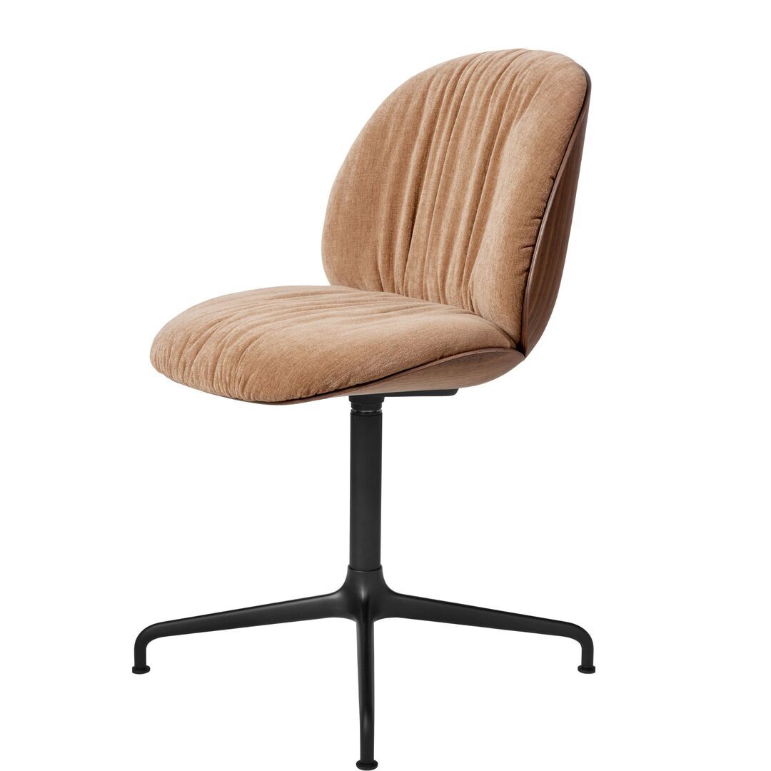 Gubi Meeting Stuhl mit Frontpolsterung Beetle Soft von Gubi 4-Star Base, 132 - Dedar Belsuede Special