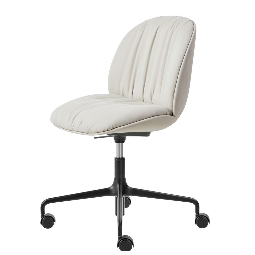 Gubi Meeting Polsterstuhl Beetle Soft von Gubi Height adjustable 4-Star Base with Castors, 001 - GUBI Reales