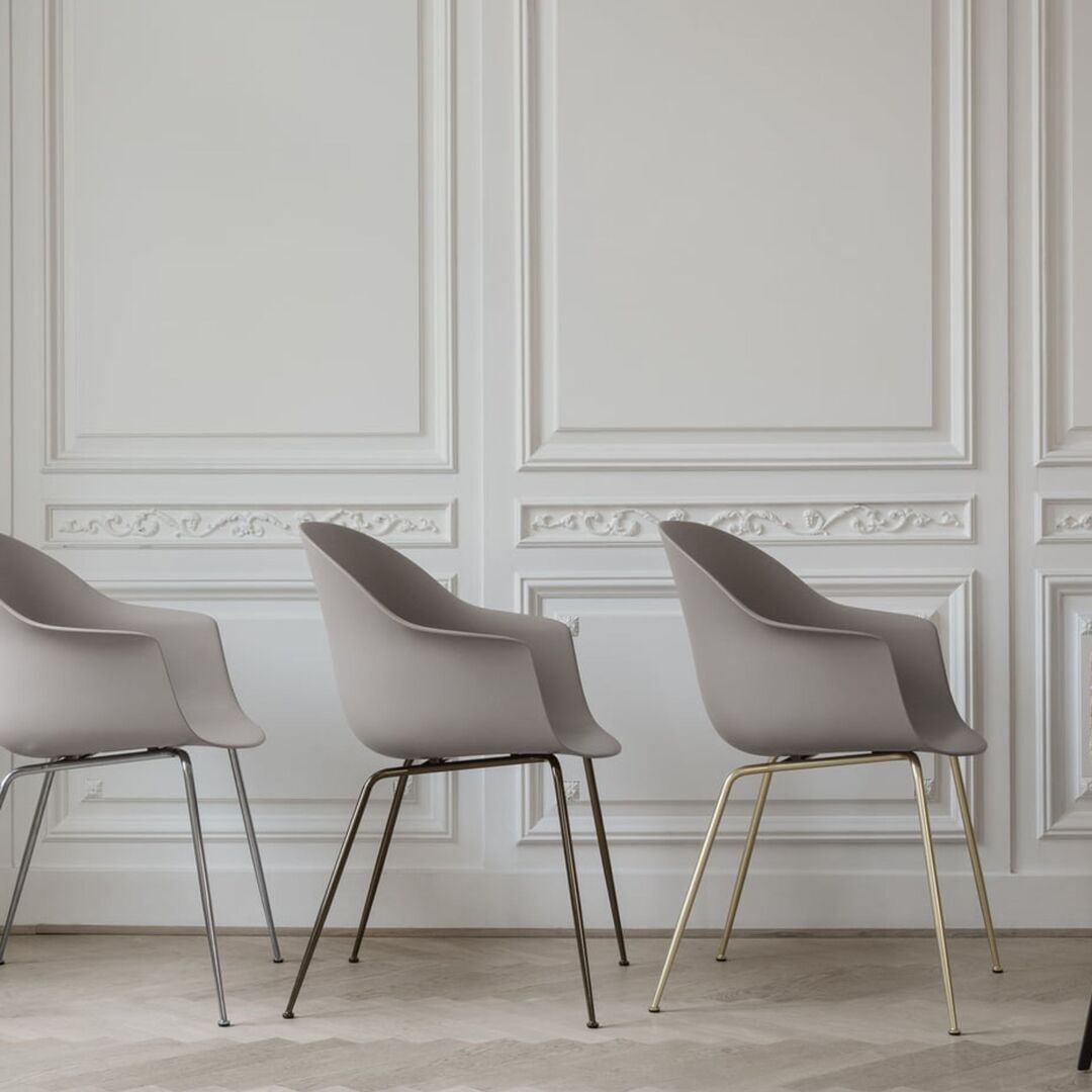 Gubi Stuhl 'Bat' Conic