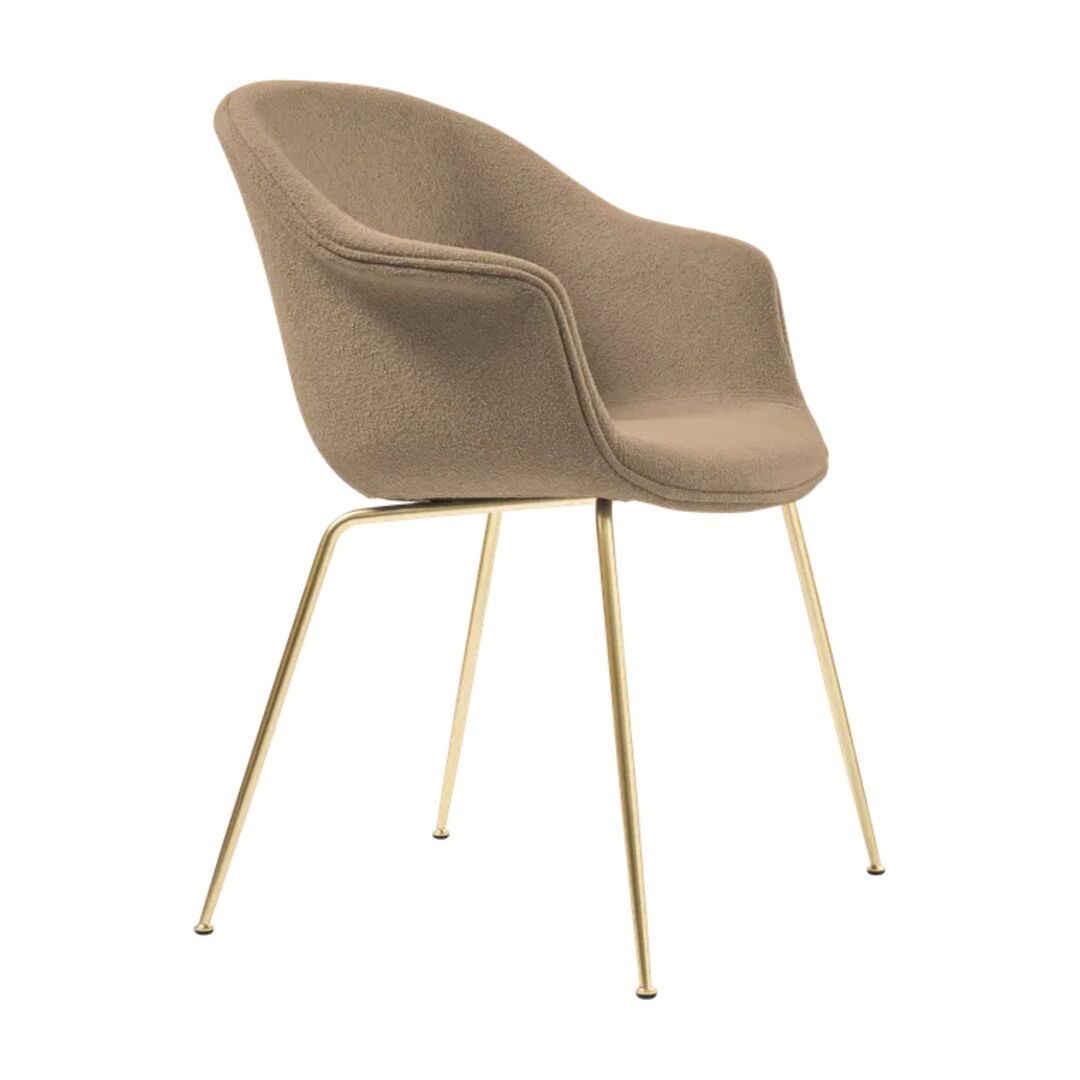 Gubi Polsterstuhl Bat von Gubi Brass Semi Matt, 003 - GUBI Light Bouclé