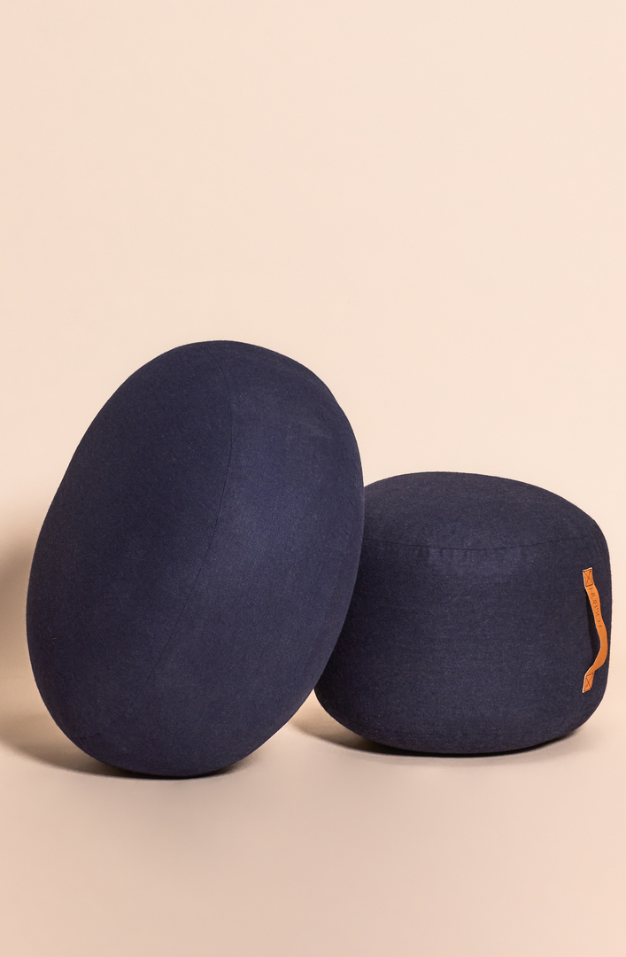 Huebsch Pouf m Lederhenkel Wolle blau