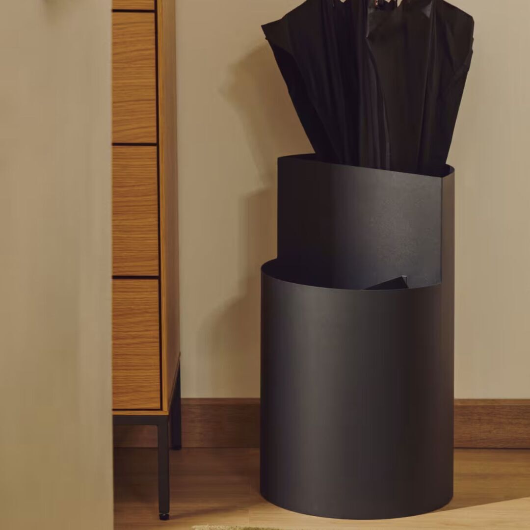 kave_Home_Grosser_Schirmständer_Atin_Dunkelgrau_D00487RR03_Lifestyle